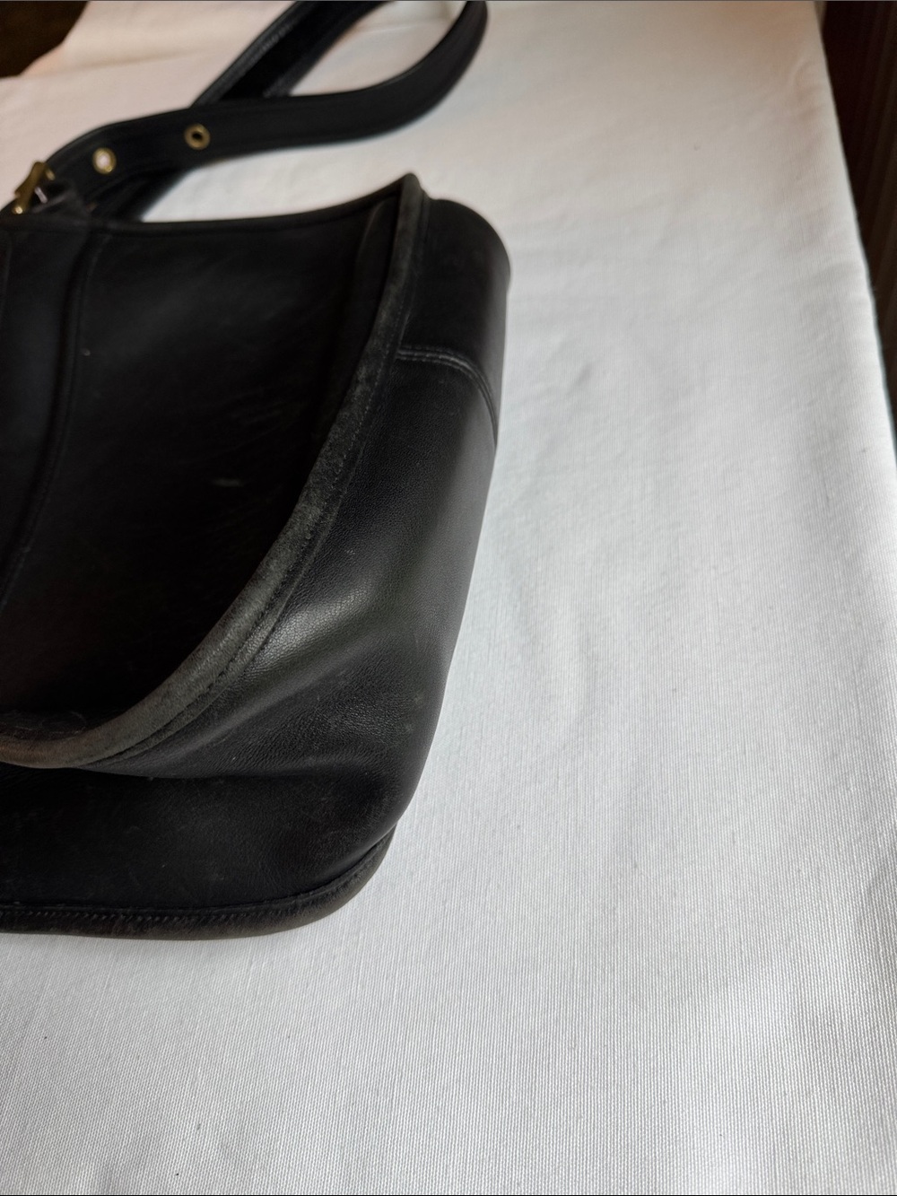 Vintage Coach 9951 Black Leather Crossbody Bag - Picture 4 of 7